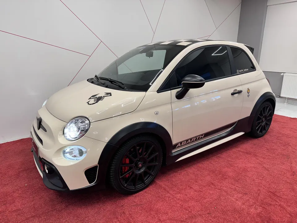 2022 Abarth 695 70th Anniversario - sportscars.cz