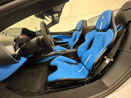 2025 Ferrari 296 GTS - sportscars.cz