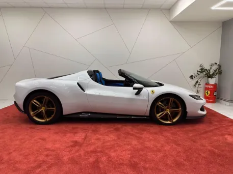 2025 Ferrari 296 GTS - sportscars.cz