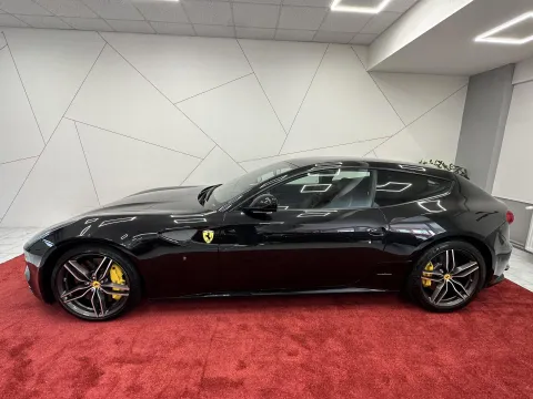 2013 Ferrari FF - sportscars.cz