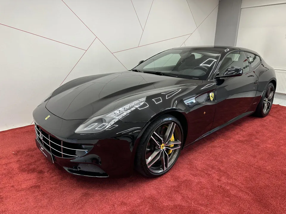 2013 Ferrari FF - sportscars.cz