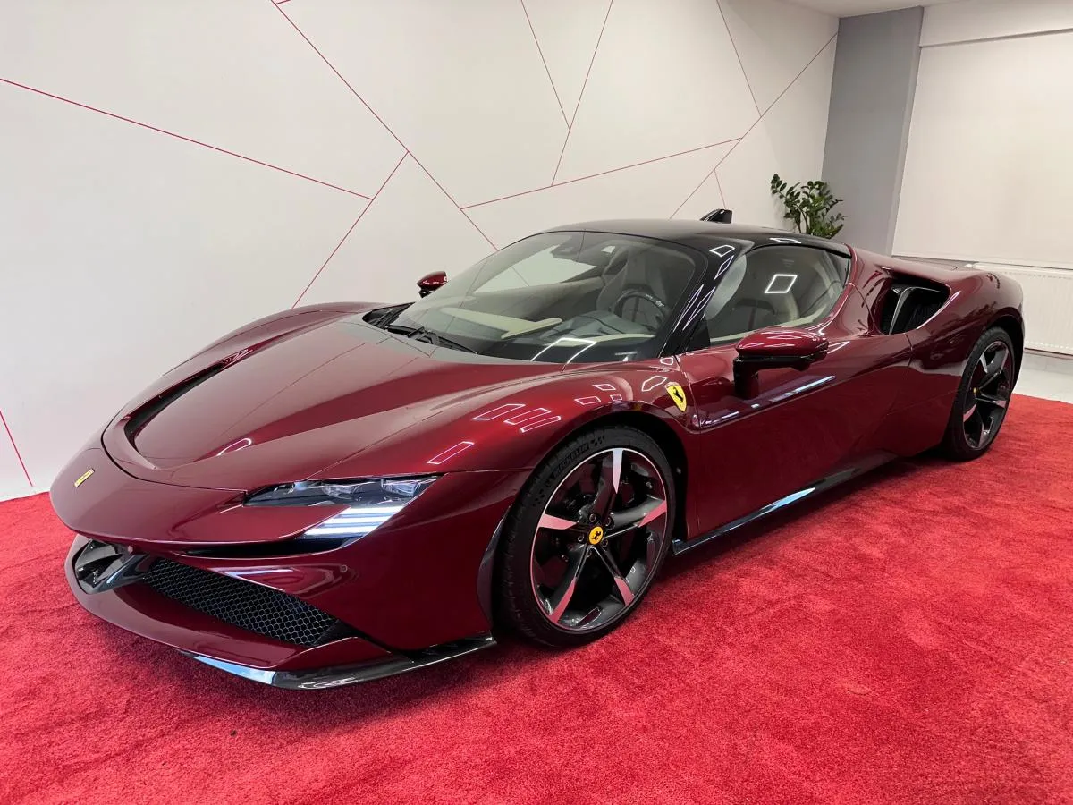 2024 Ferrari SF90 - sportscars.cz