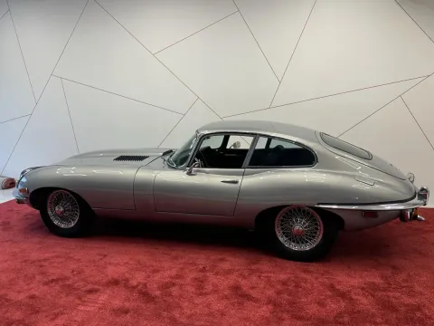 1968 Jaguar E-Type 4.2 - vintagecars.cz
