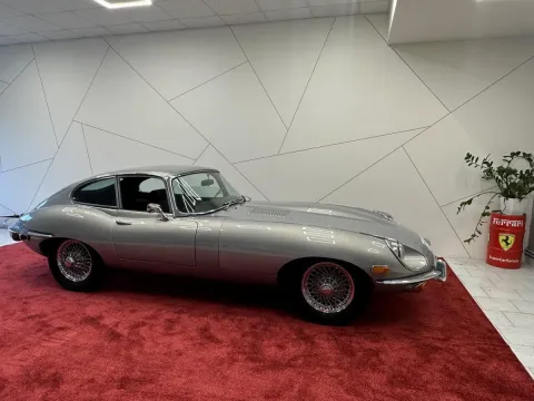 1968 Jaguar E-Type 4.2 - vintagecars.cz