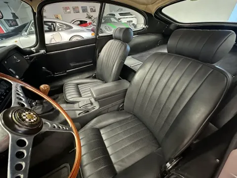 1968 Jaguar E-Type 4.2 - vintagecars.cz