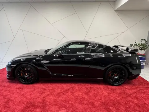 2010 Nissan GT-R - sportscars.cz