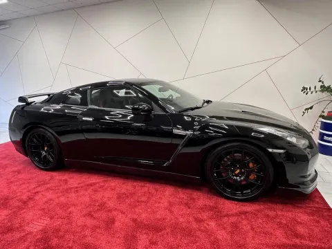 2010 Nissan GT-R - sportscars.cz
