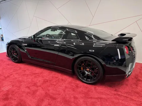 2010 Nissan GT-R - sportscars.cz